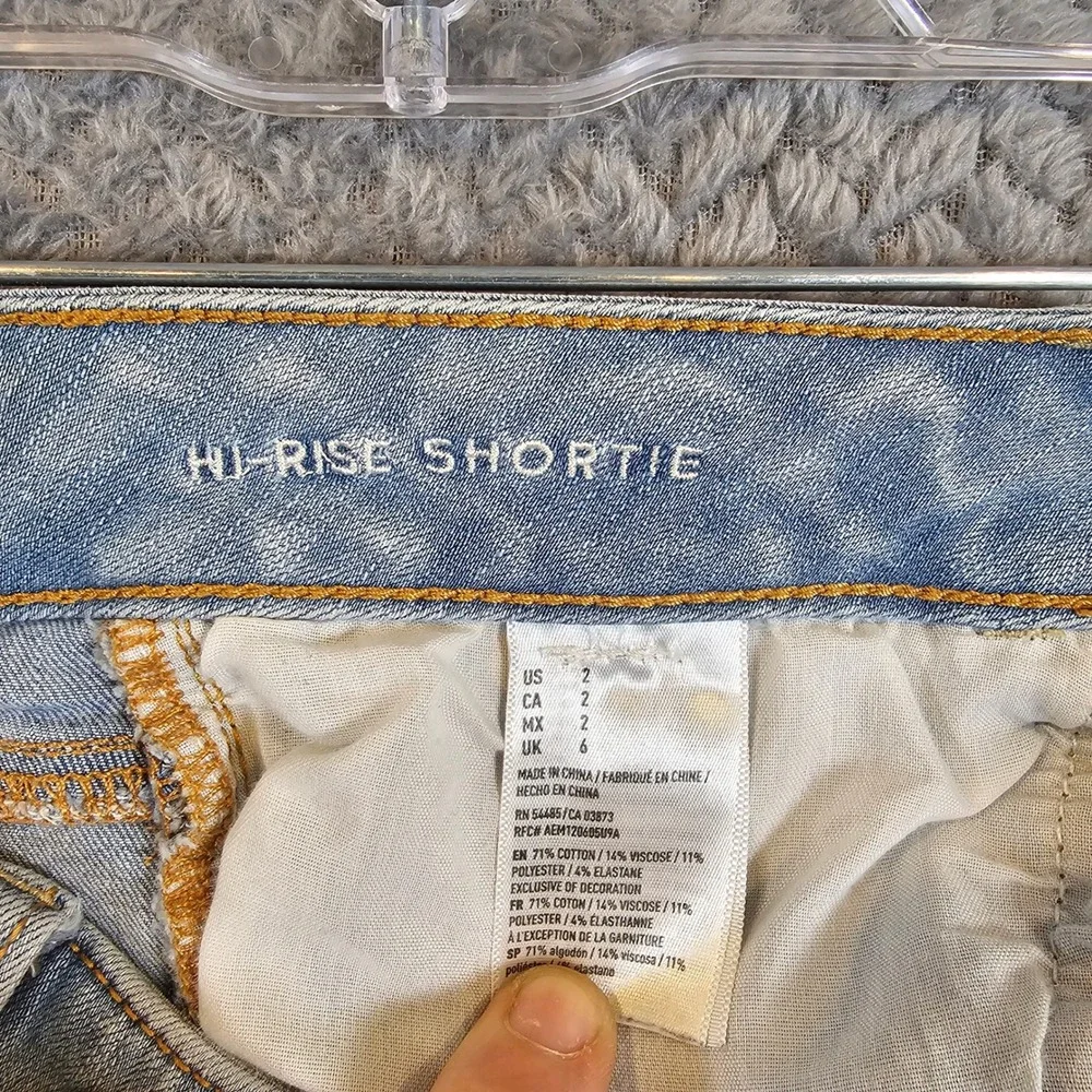 American Eagle Hi-Rise Shortie Light Wash Distressed Denim Shorts Womens 2 996